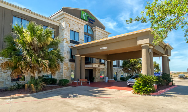 Holiday Inn Express Hotel & Suites Exterior