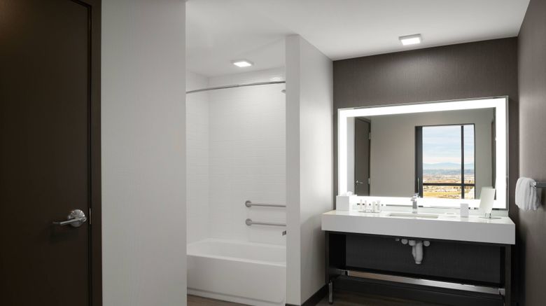 <b>Marriott Tacoma Downtown Room</b>. Images powered by <a href="https://www.leonardoworldwide.com/" title="Leonardo Worldwide" target="_blank">Leonardo</a>.