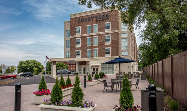 Courtyard Rochester Downtown Exterior