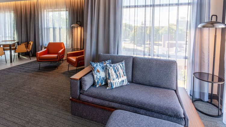 Courtyard Rochester Downtown Suite