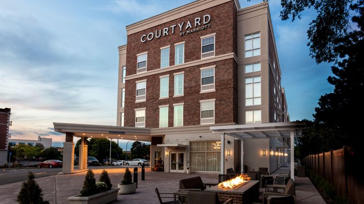Courtyard Rochester Downtown Exterior
