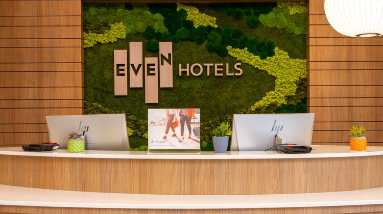 EVEN Hotel Manchester Airport Lobby