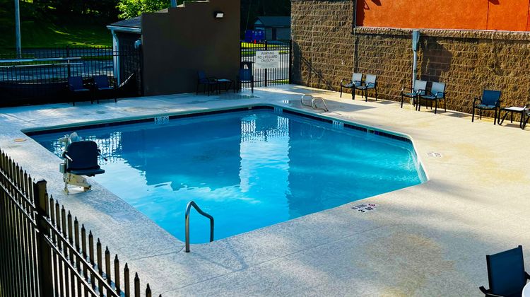 Holiday Inn Express Blowing Rock South Pool