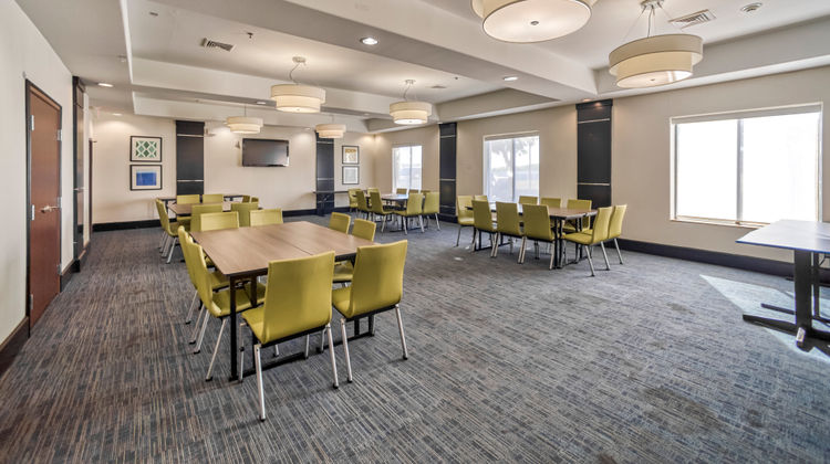Holiday Inn Express Hotel & Suites Meeting