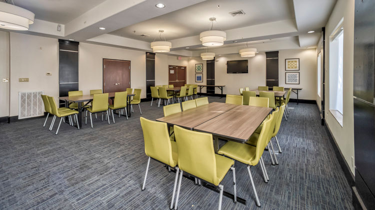 Holiday Inn Express Hotel & Suites Meeting