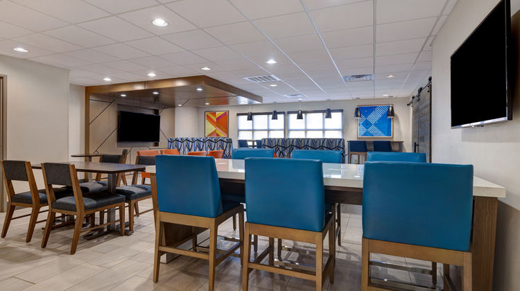 Holiday Inn Express Omaha West - 90th St Restaurant