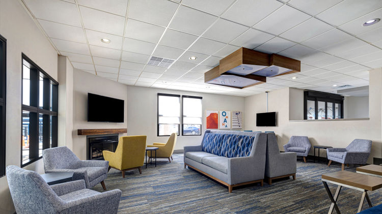 Holiday Inn Express Omaha West - 90th St Lobby