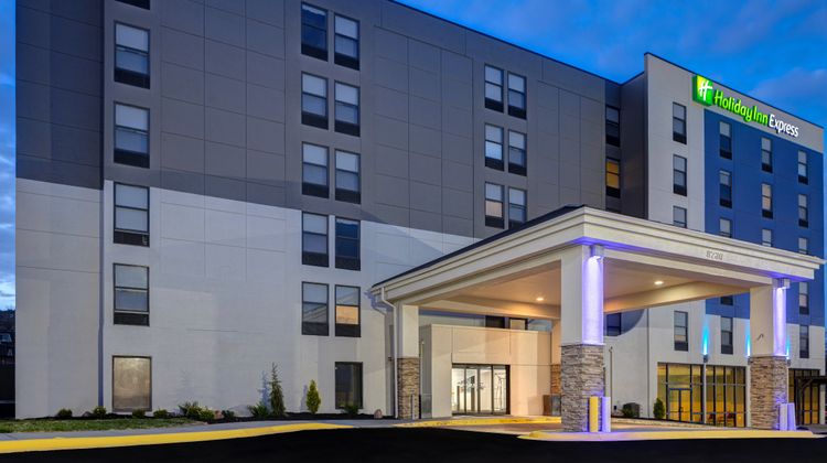 Holiday Inn Express Omaha West - 90th St Exterior