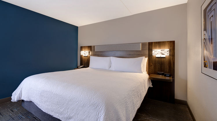 Holiday Inn Express Omaha West - 90th St Room