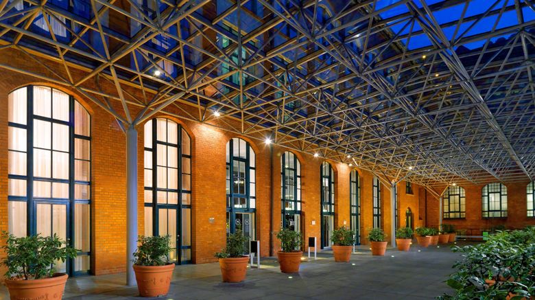 <b>Sheraton Hannover Pelikan Hotel Exterior</b>. Images powered by <a href="https://www.leonardoworldwide.com/" title="Leonardo Worldwide" target="_blank">Leonardo</a>.