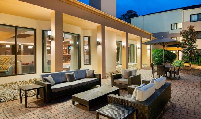 Courtyard by Marriott Savannah Midtown Exterior