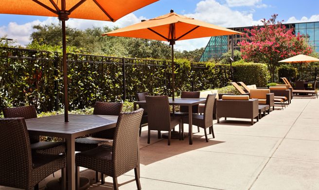 Courtyard by Marriott Airport/North Star Exterior