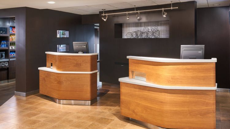 Courtyard by Marriott Orlando Airport Lobby