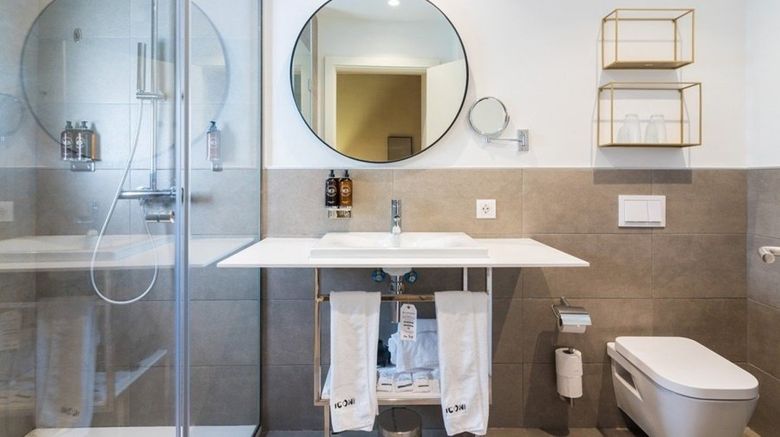 <b>Icon Roseto Room</b>. Images powered by <a href="https://www.leonardoworldwide.com/" title="Leonardo Worldwide" target="_blank">Leonardo</a>.
