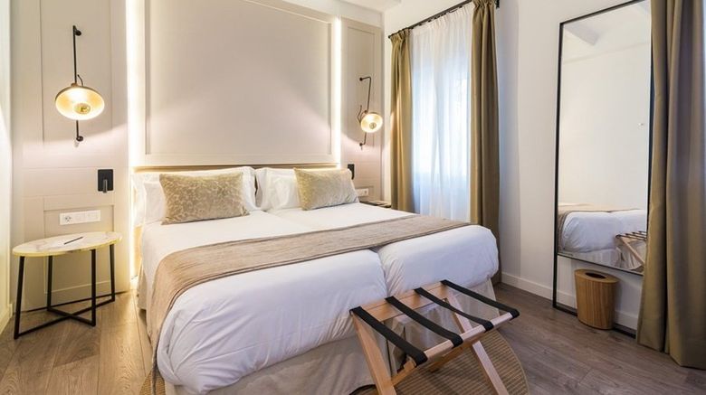 <b>Icon Roseto Room</b>. Images powered by <a href="https://www.leonardoworldwide.com/" title="Leonardo Worldwide" target="_blank">Leonardo</a>.