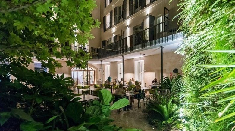 <b>Icon Roseto Restaurant</b>. Images powered by <a href="https://www.leonardoworldwide.com/" title="Leonardo Worldwide" target="_blank">Leonardo</a>.