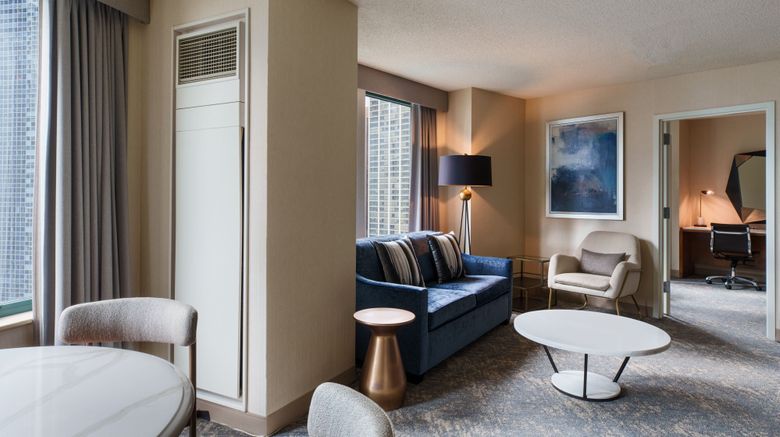 <b>Sheraton Grand Chicago Riverwalk Suite</b>. Images powered by <a href="https://www.leonardoworldwide.com/" title="Leonardo Worldwide" target="_blank">Leonardo</a>.