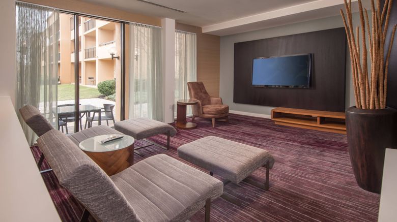 <b>Courtyard by Marriott Fairfax Fair Oaks Lobby</b>. Images powered by <a href="https://www.leonardoworldwide.com/" title="Leonardo Worldwide" target="_blank">Leonardo</a>.