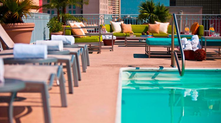 Renaissance Arts Hotel Pool