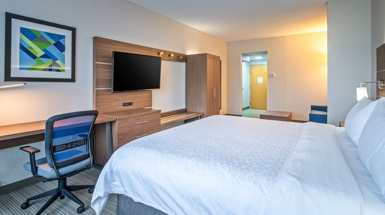 Holiday Inn Express Suite