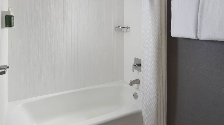 Courtyard by Marriott Charlotte Arrowood Room