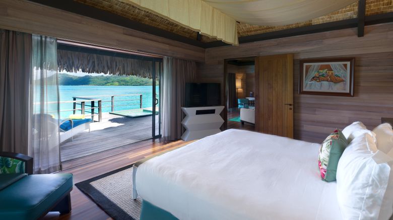 <b>The St Regis Bora Bora Resort Suite</b>. Images powered by <a href="https://www.leonardoworldwide.com/" title="Leonardo Worldwide" target="_blank">Leonardo</a>.