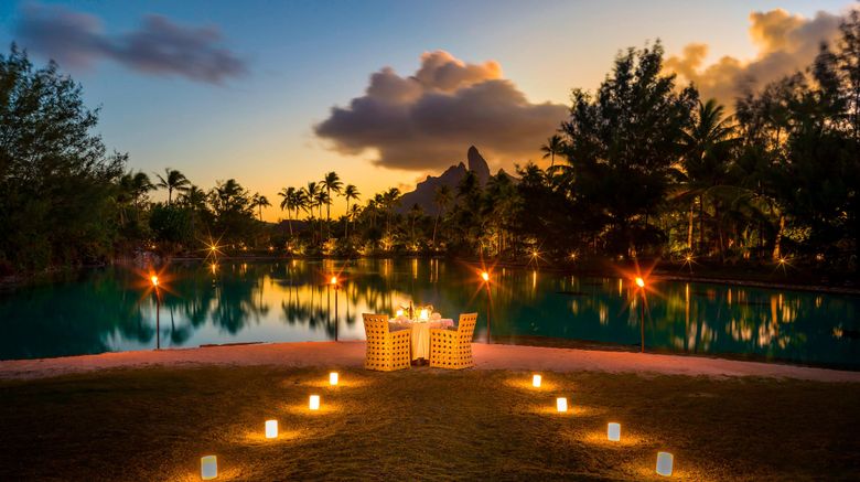 <b>The St Regis Bora Bora Resort Restaurant</b>. Images powered by <a href="https://www.leonardoworldwide.com/" title="Leonardo Worldwide" target="_blank">Leonardo</a>.