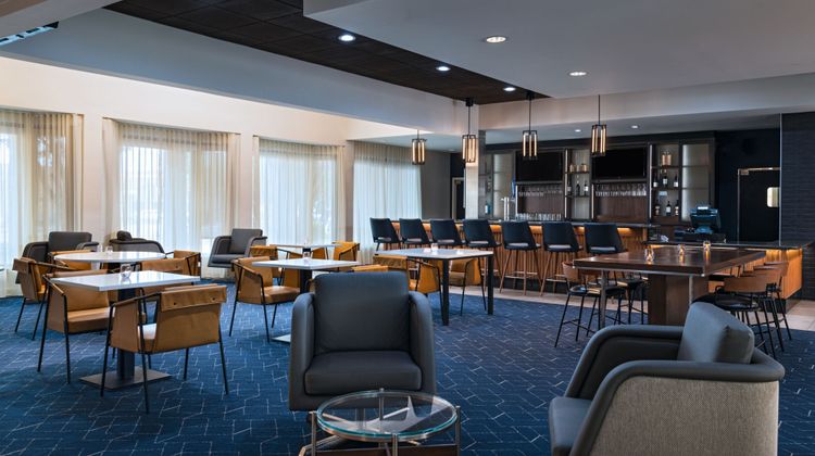 Courtyard by Marriott Airport Lobby