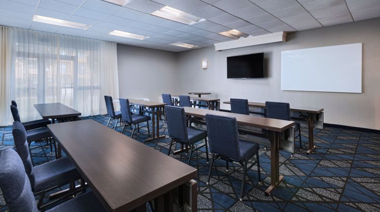 Courtyard by Marriott Airport Meeting