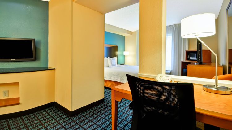 Fairfield Inn by Marriott Market Center Suite