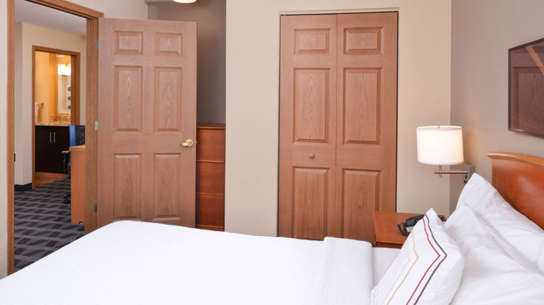 <b>Candlewood Suites St Louis-St Charles Room</b>. Images powered by <a href="https://www.leonardoworldwide.com/" title="Leonardo Worldwide" target="_blank">Leonardo</a>.