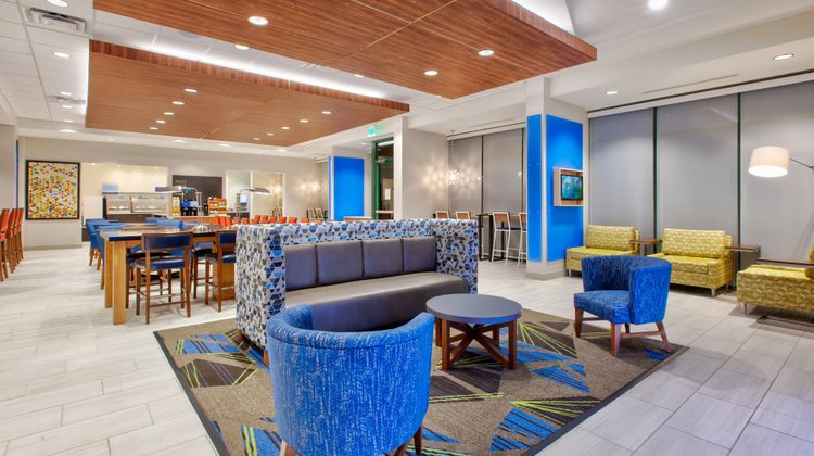 Holiday Inn Express & Suites VA Beach Lobby