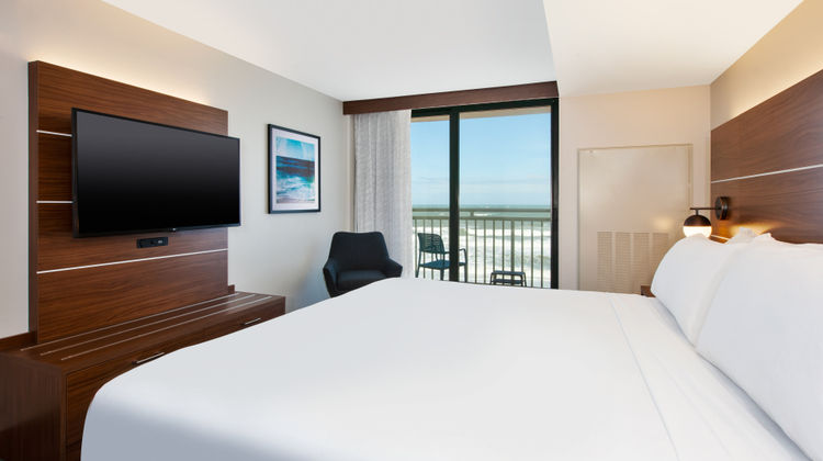 Holiday Inn Express & Suites VA Beach Suite