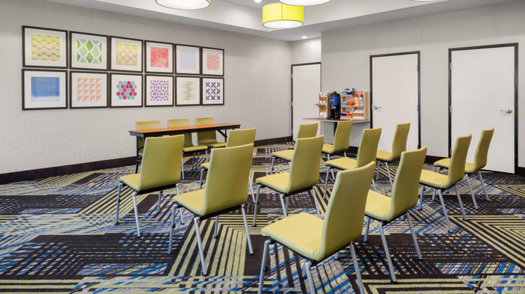 Holiday Inn Express Hotel & Suites Meeting
