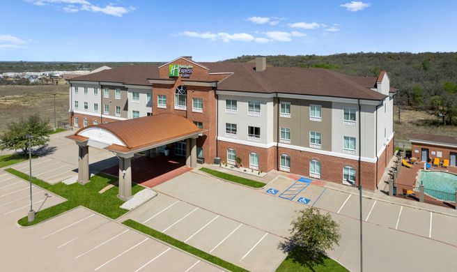 Holiday Inn Express Hotel & Suites Exterior