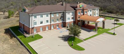 Holiday Inn Express Hotel & Suites Exterior