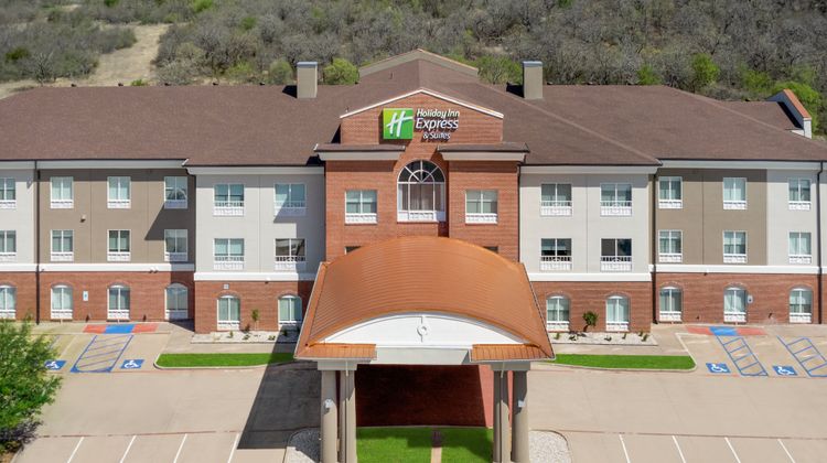 Holiday Inn Express Hotel & Suites Exterior