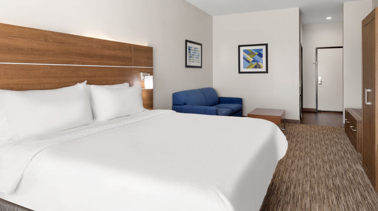 Holiday Inn Express Hotel & Suites Suite