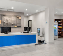 Holiday Inn Express Hotel & Suites Lobby