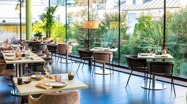 <b>Renaissance Paris Arc de Triomphe Hotel Restaurant</b>. Images powered by <a href="https://www.leonardoworldwide.com/" title="Leonardo Worldwide" target="_blank">Leonardo</a>.