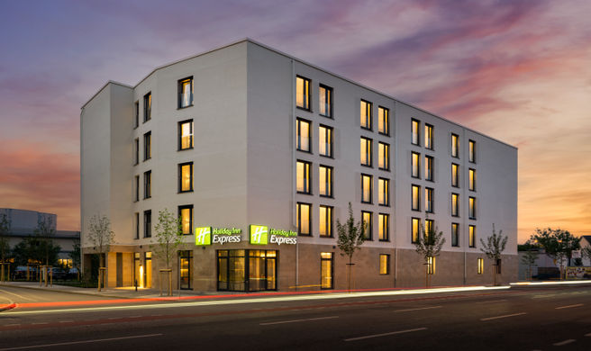 Holiday Inn Express Rosenheim Exterior