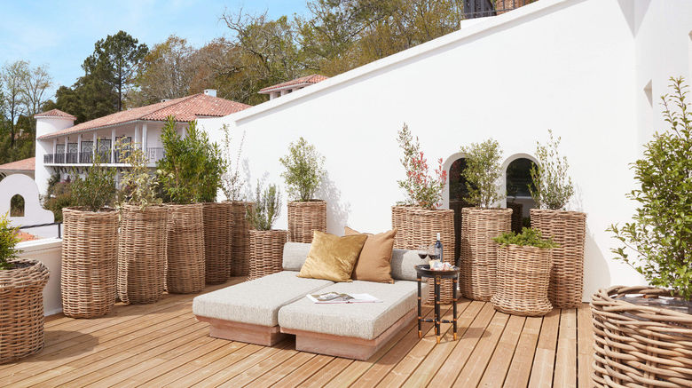 <b>Hotel Chateau de Brindos Suite</b>. Images powered by <a href="https://www.leonardoworldwide.com/" title="Leonardo Worldwide" target="_blank">Leonardo</a>.