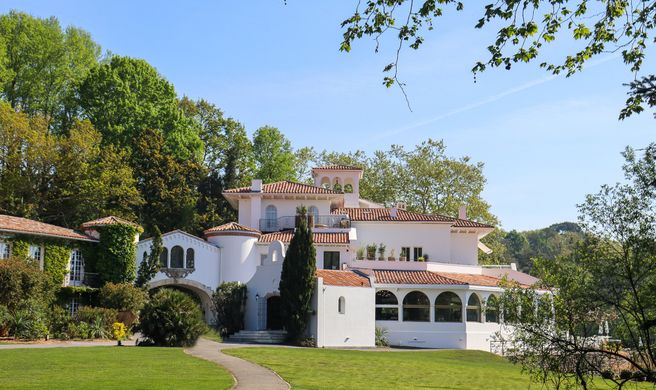 Hotel Chateau de Brindos Exterior