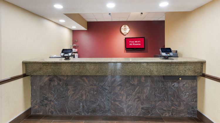 Red Roof Inn & Suites Columbus - W Broad Lobby