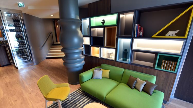 Holiday Inn Dijon Lobby