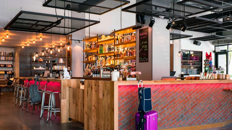 Moxy Chicago Downtown Exterior