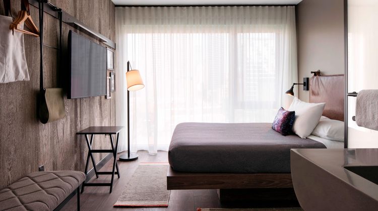 Moxy Chicago Downtown Room