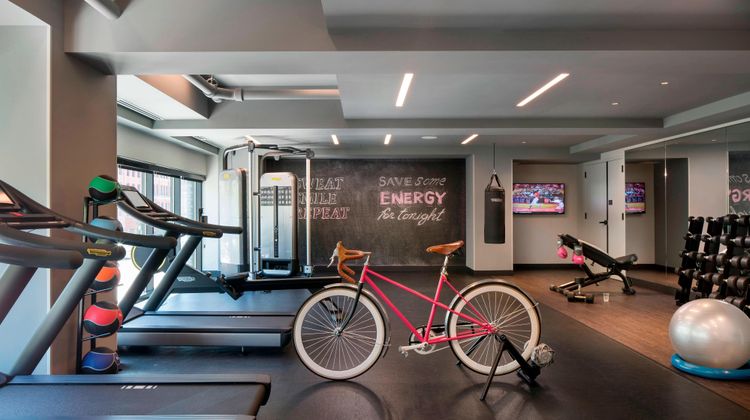 Moxy Chicago Downtown Recreation