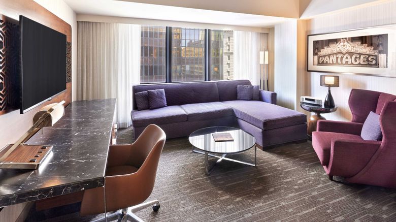 <b>Sheraton Grand Los Angeles Room</b>. Images powered by <a href="https://www.leonardoworldwide.com/" title="Leonardo Worldwide" target="_blank">Leonardo</a>.