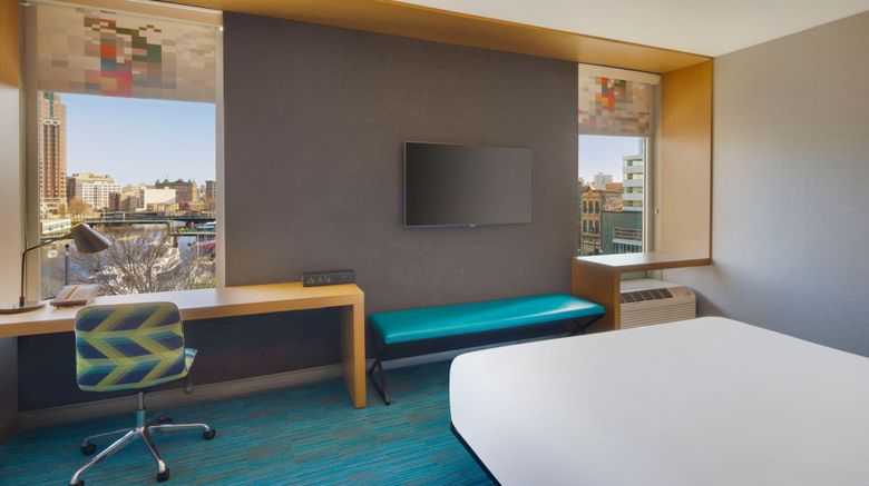 <b>aloft Milwaukee Downtown Room</b>. Images powered by <a href="https://www.leonardoworldwide.com/" title="Leonardo Worldwide" target="_blank">Leonardo</a>.